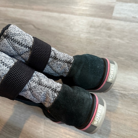 Sorel Rylee Black and Gray Quilted Cozy Boots - Picture 6 of 6